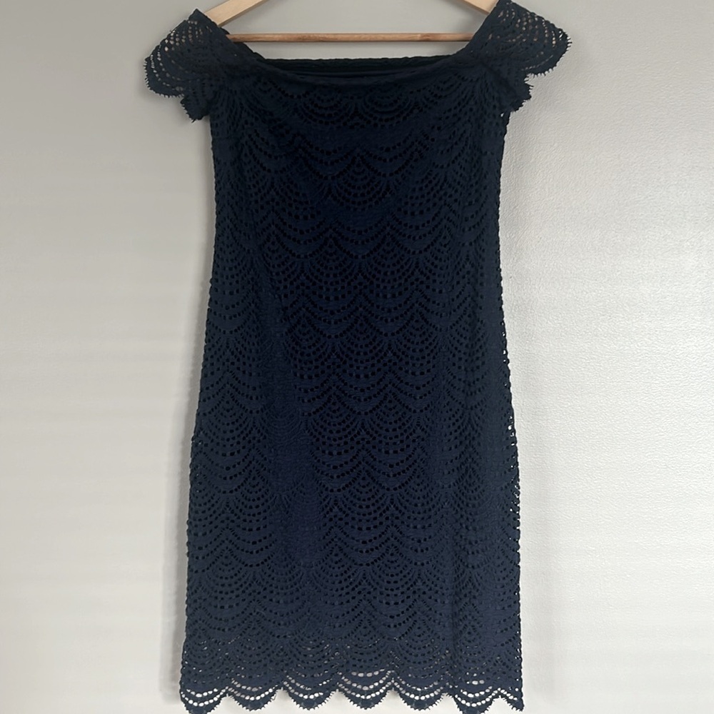 Lilly Pulitzer Jade Dress In True Navy Scalloped Shell Lace Size XS Off Shoulder - Picture 7 of 12